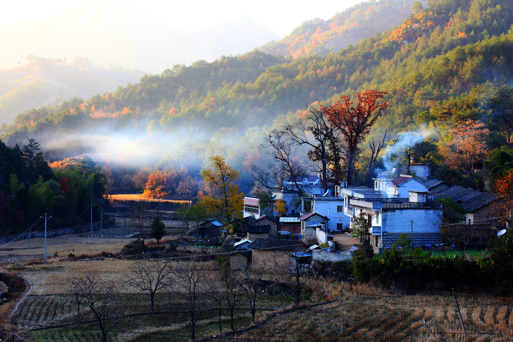 又见炊烟,炊烟袅袅的村庄,乡村炊烟袅袅_大山谷图库